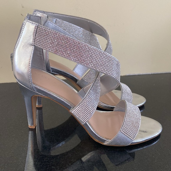 Kelly and Katie silver high heels - Picture 2 of 6